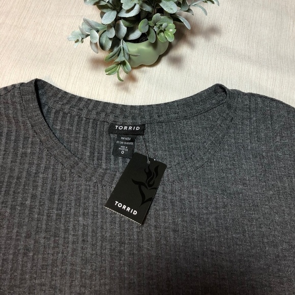 NWT Torrid Gray Ribbed Knit Short Sleeve Top Sz 0 - Picture 4 of 4